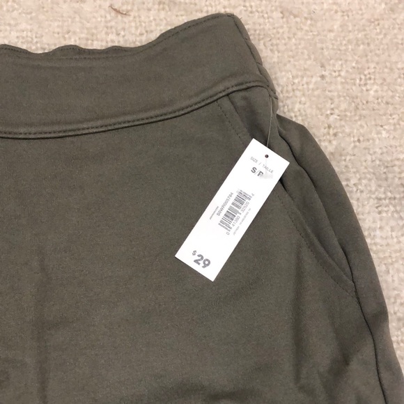 NWT Green Capri lounge pants - Picture 3 of 4